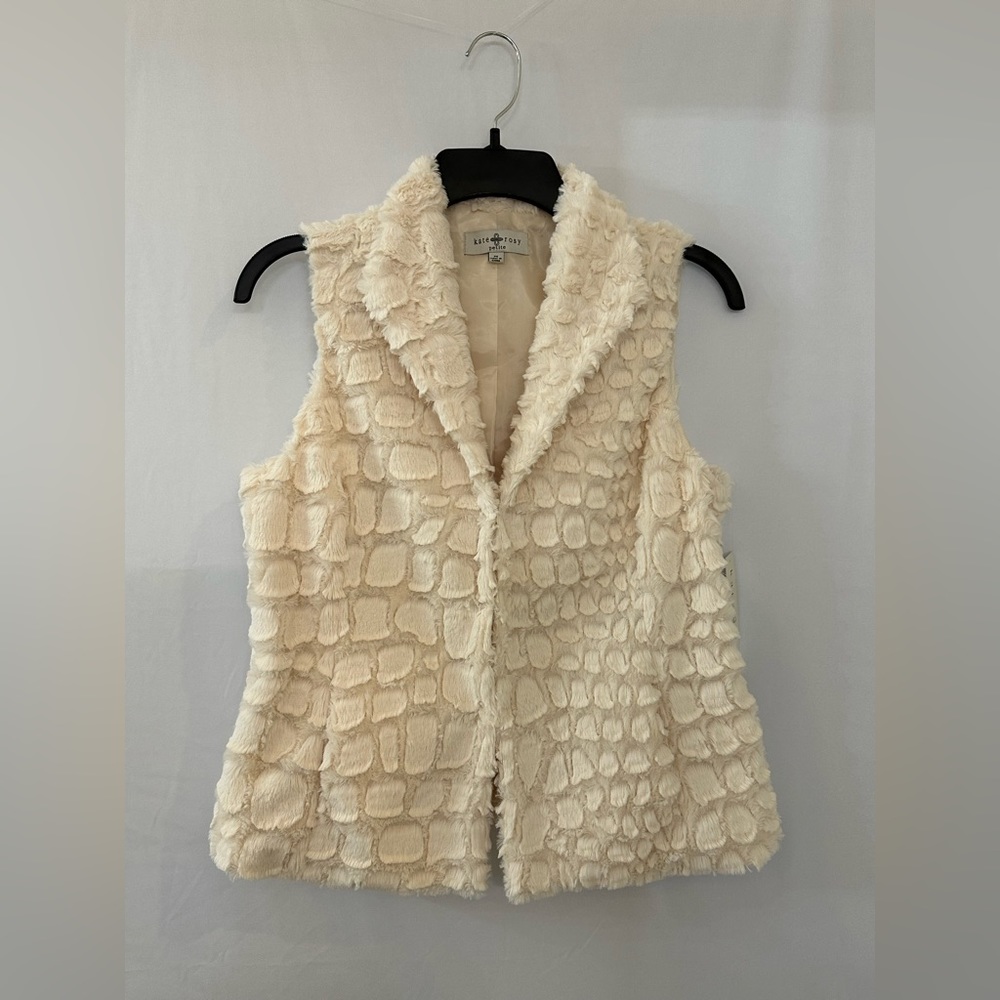HOST PICK!  🌺NWT Kate Rosy Petite Faux Fur ivory Vest Size SP